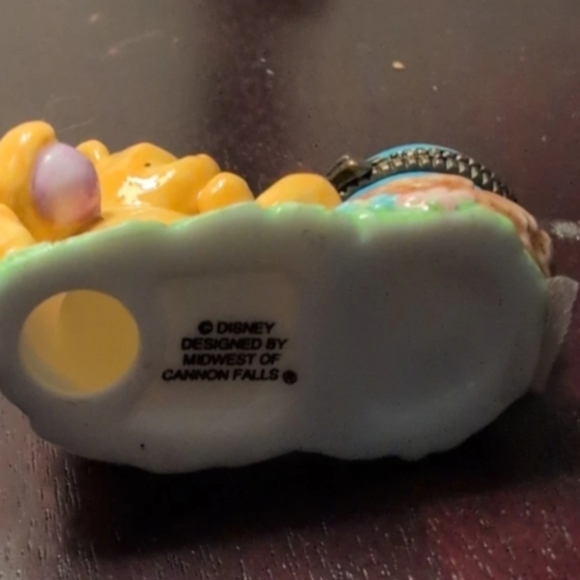 Winnie The Pooh Figurine with Easter Egg - Picture 4 of 6